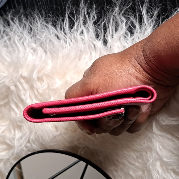 Salvatore Ferragamo Gancini Leather Trifold Wallet - Picture 5 of 12